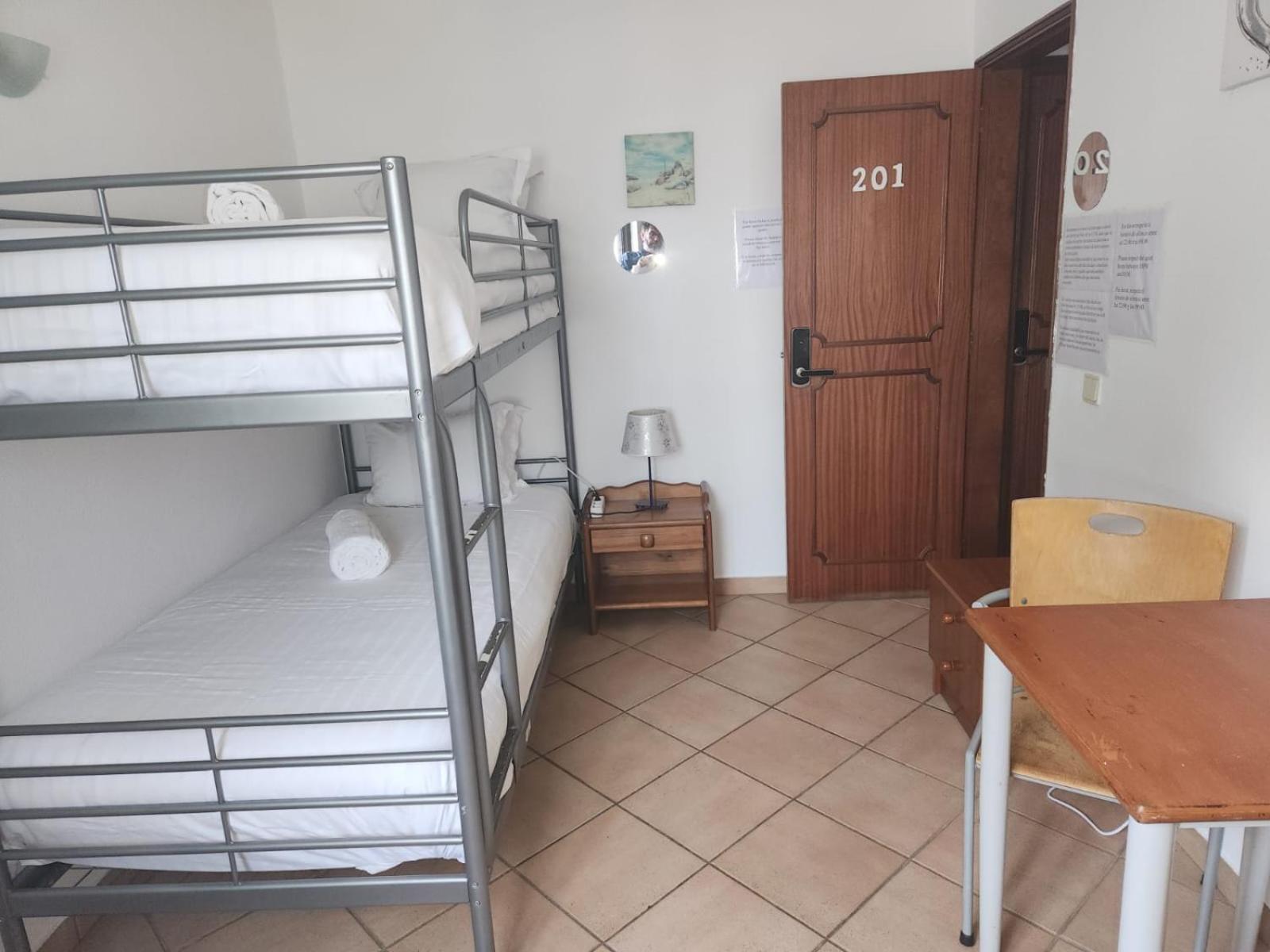 Ostello Sunny House Lagos Esterno foto