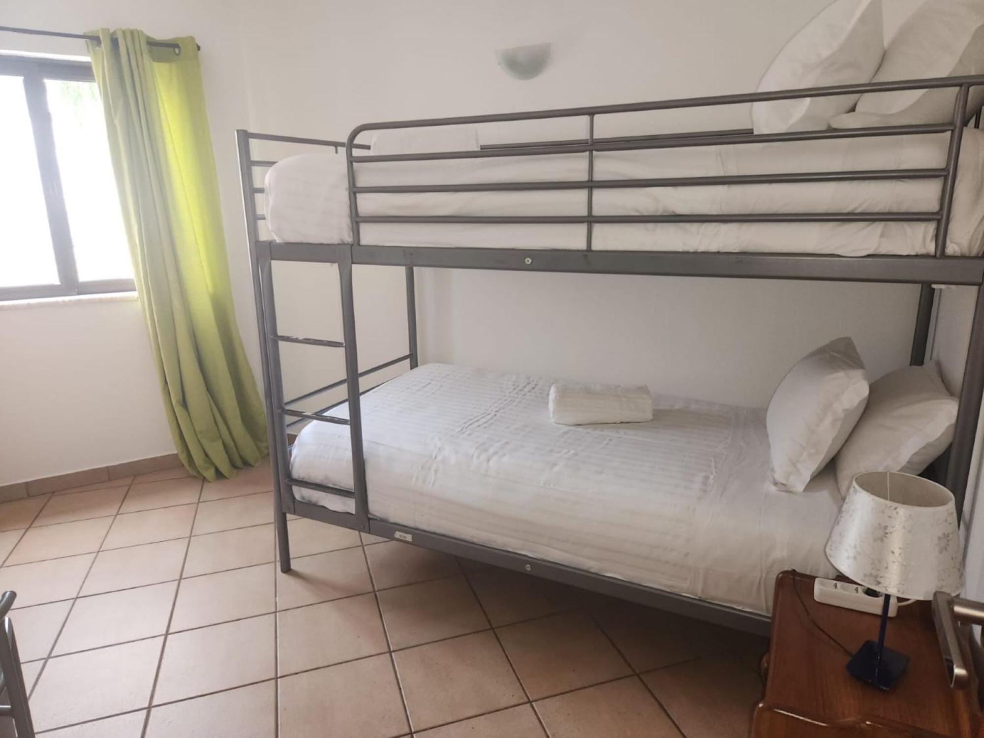 Ostello Sunny House Lagos Esterno foto