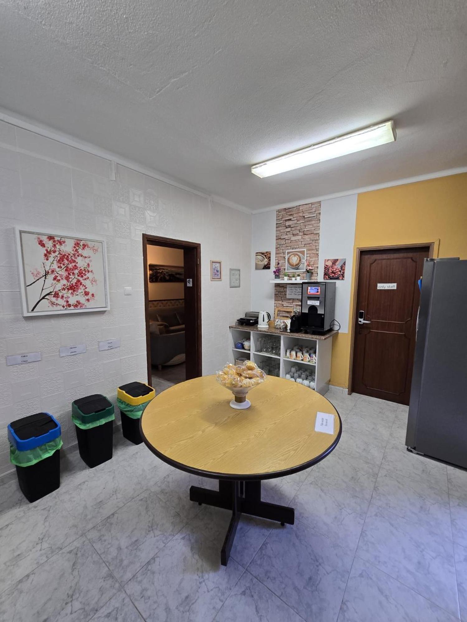 Ostello Sunny House Lagos Esterno foto